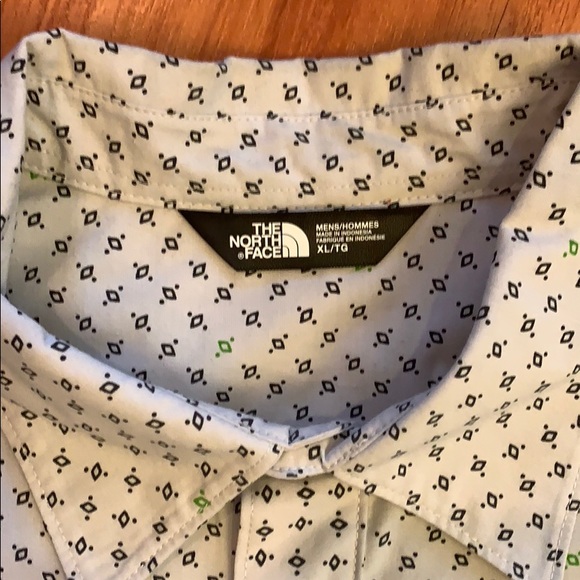 80% polyester 20% cotton button down shirt - Picture 2 of 4